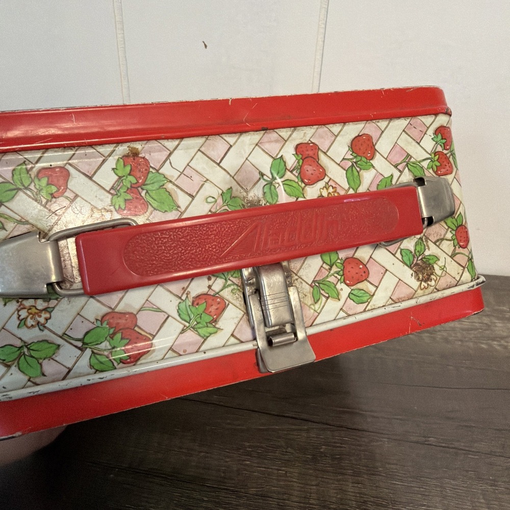 Vintage 1981 Strawberry Shortcake Metal Lunchbox Aladdin & American Greetings - Picture 6 of 6